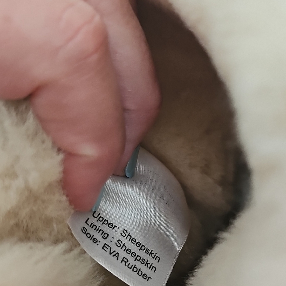UGGS Cozy Tan Shearling Boots - Picture 4 of 4